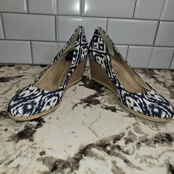 Giani Bernini Ozara Blue Canvas Round Toe Wedges Size 8.5 M - Picture 2 of 6